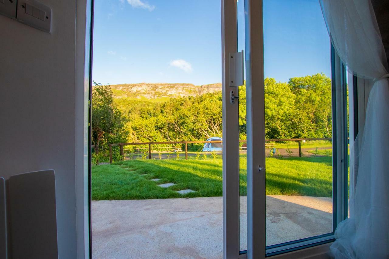 Waterfall Caves Turn-Around-Houses Villa Limavady Bagian luar foto